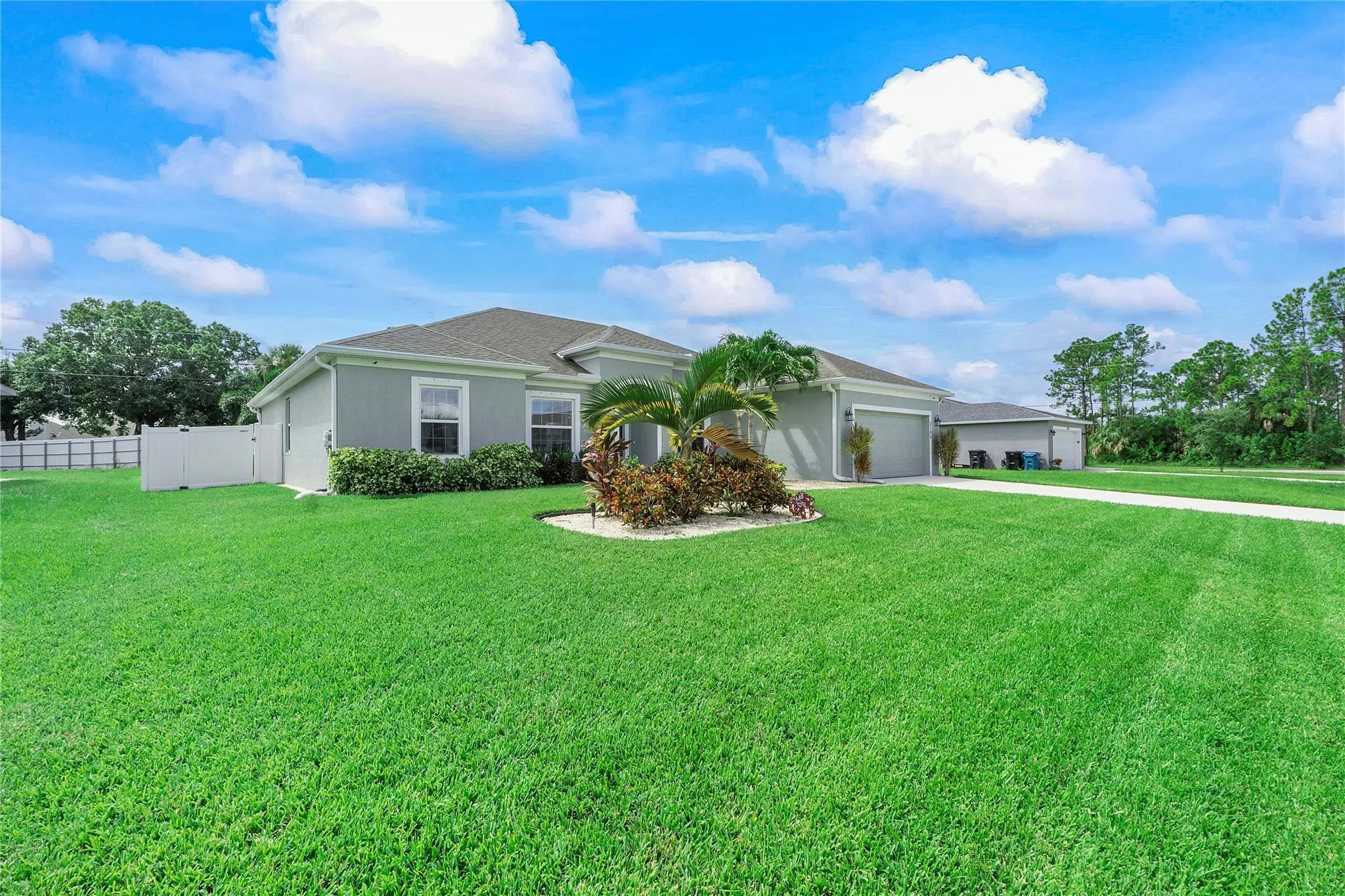 2390 SW Salmon Rd