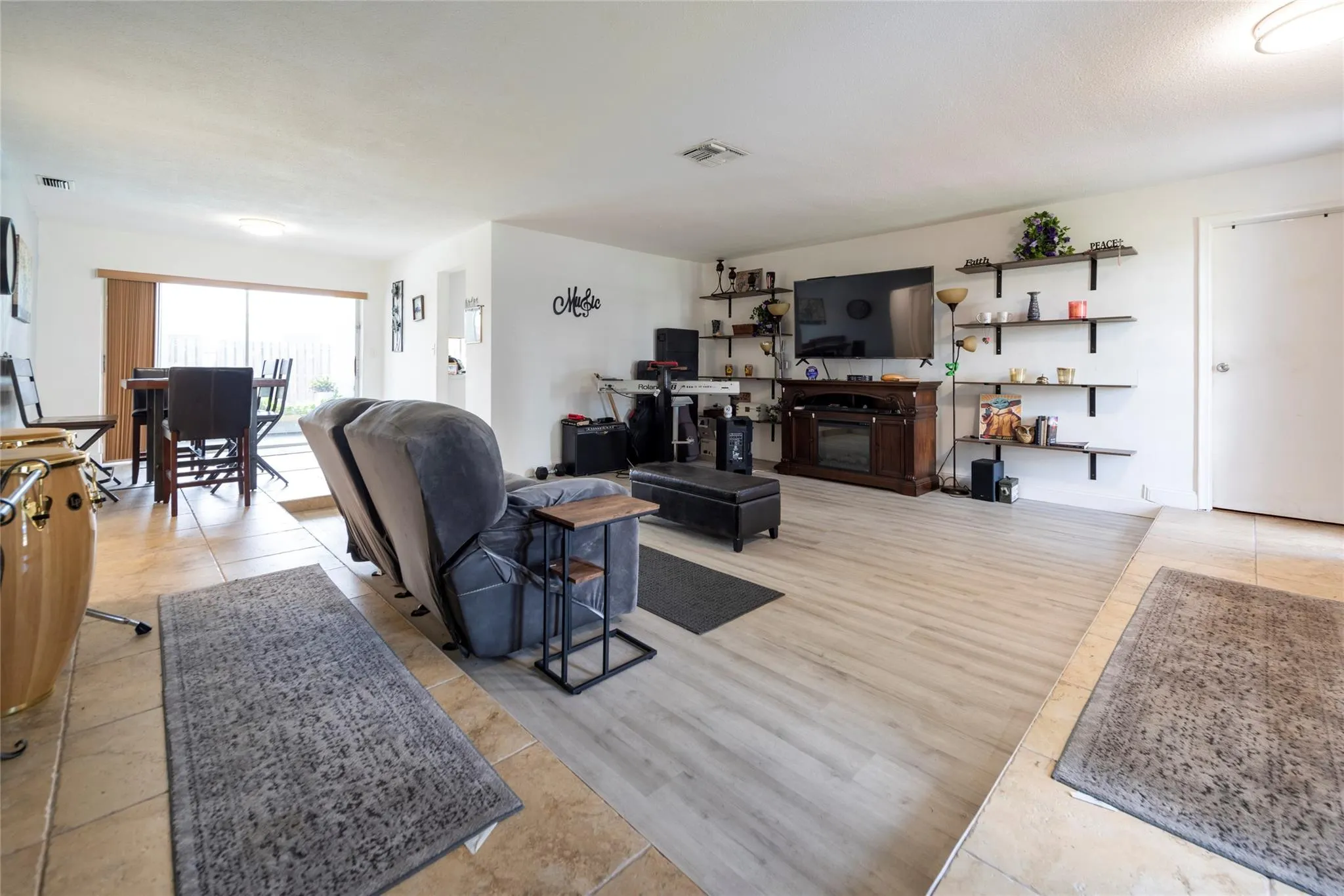 9081 NW 21st Mnr