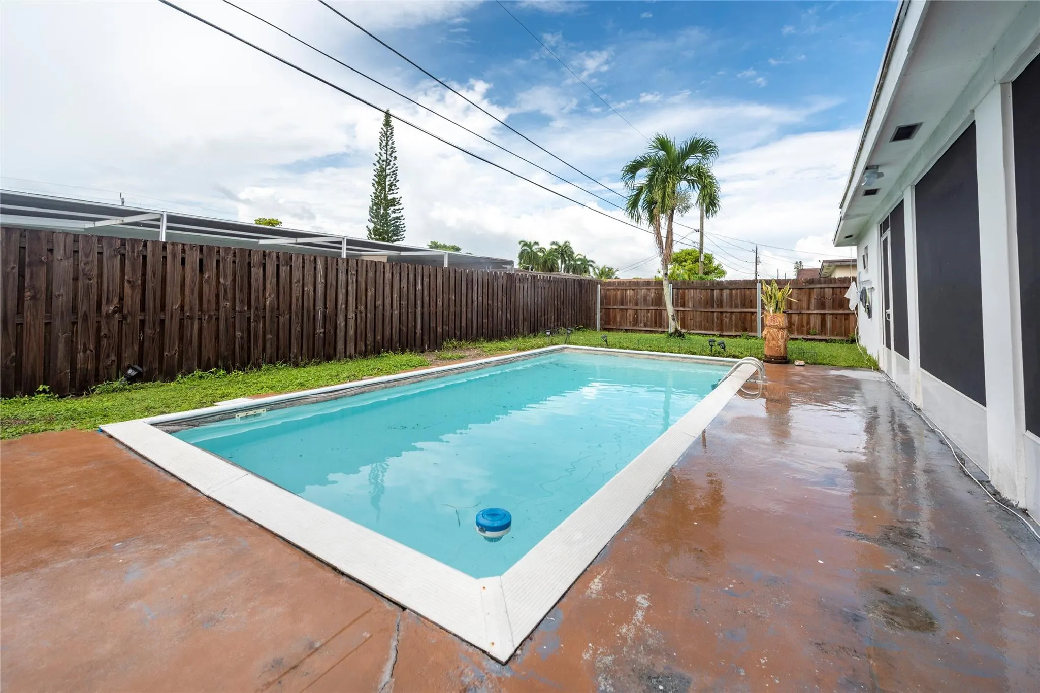 9081 NW 21st Mnr