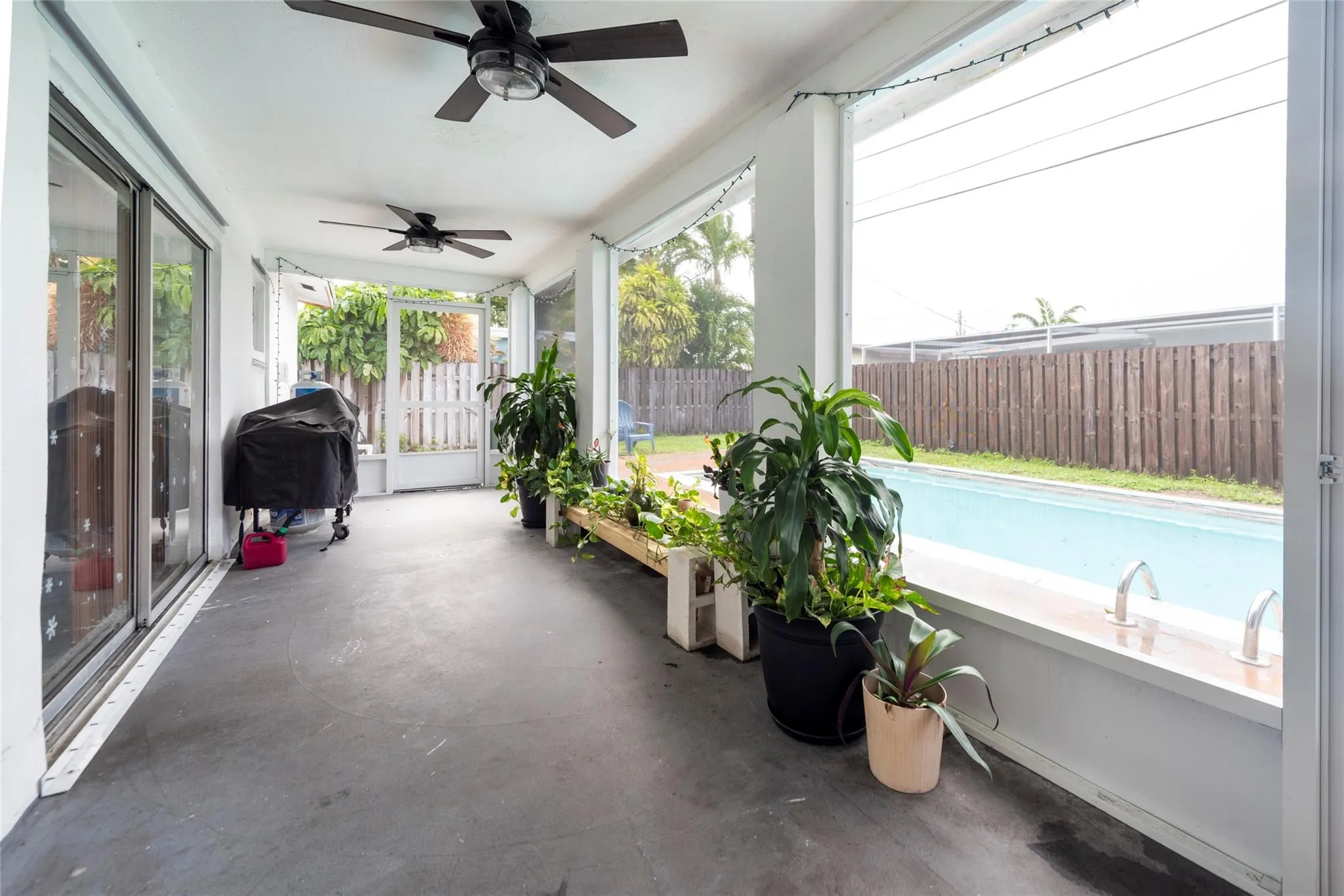 9081 NW 21st Mnr