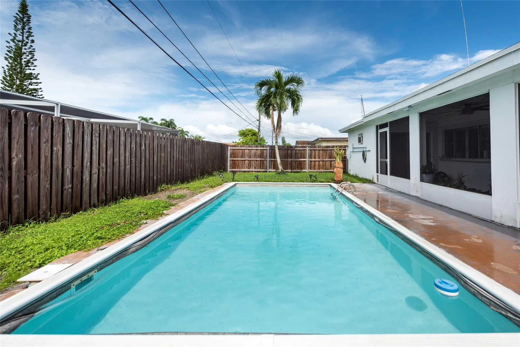 9081 NW 21st Mnr