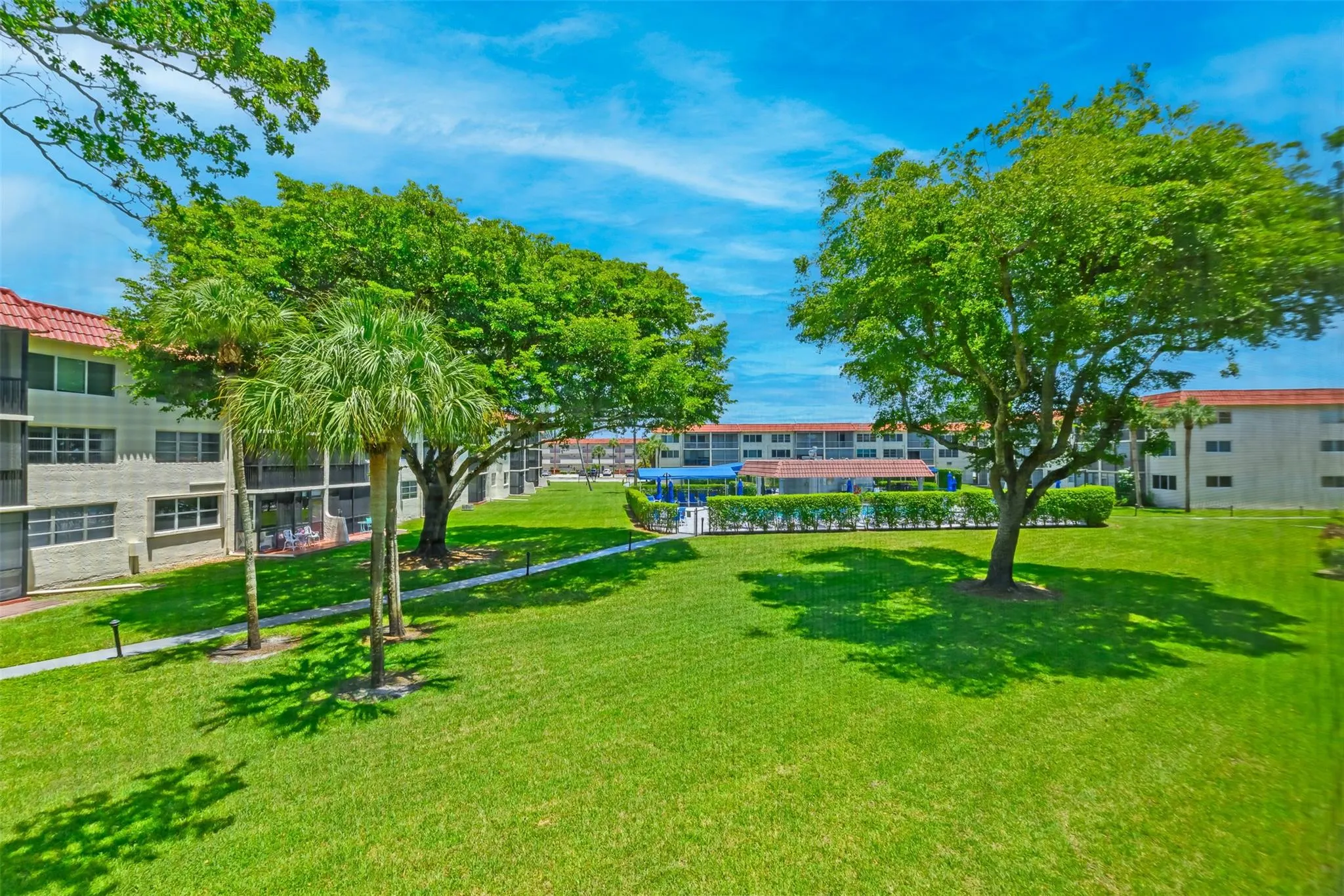 9511 N Hollybrook Lake Dr, #207