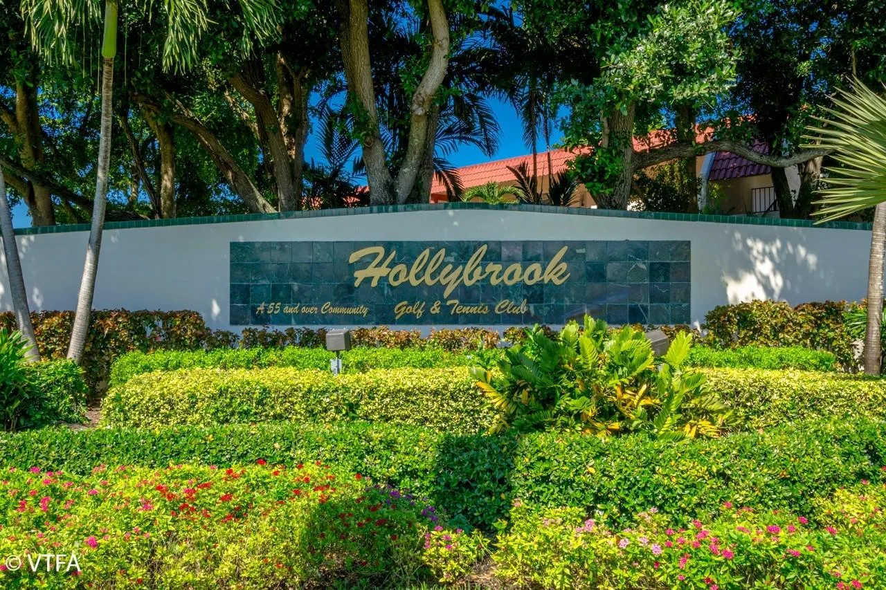 9511 N Hollybrook Lake Dr, #207