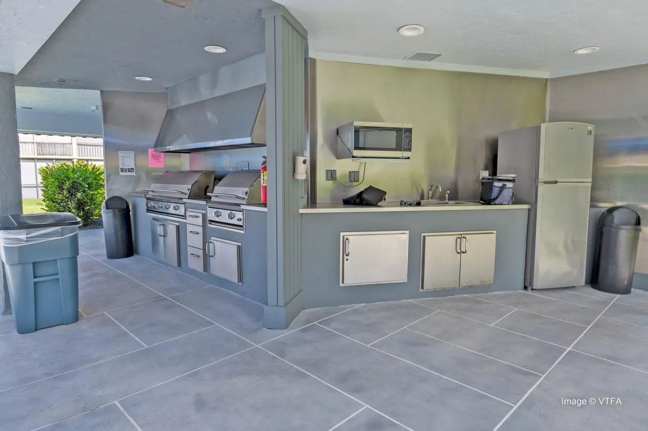 9511 N Hollybrook Lake Dr, #207