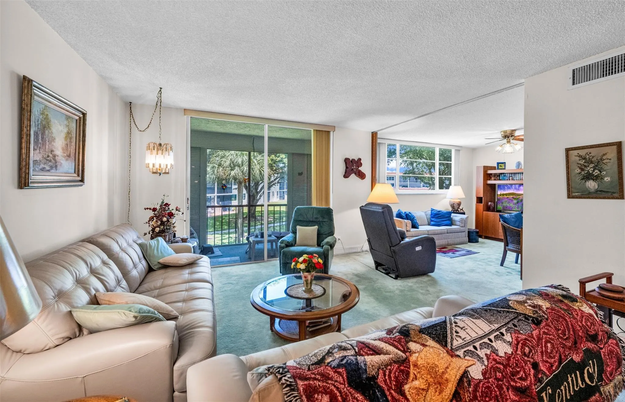 9511 N Hollybrook Lake Dr, #207