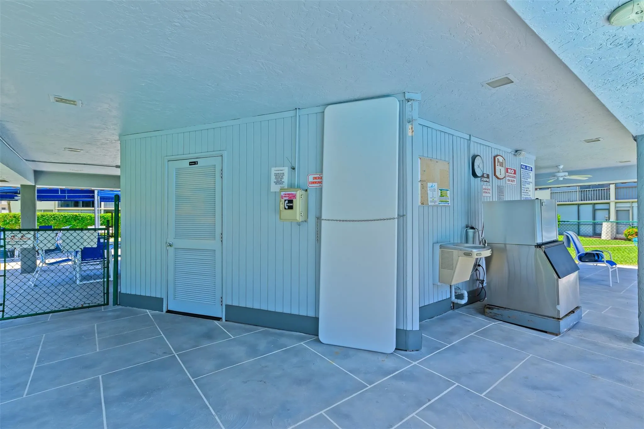 9511 N Hollybrook Lake Dr, #207