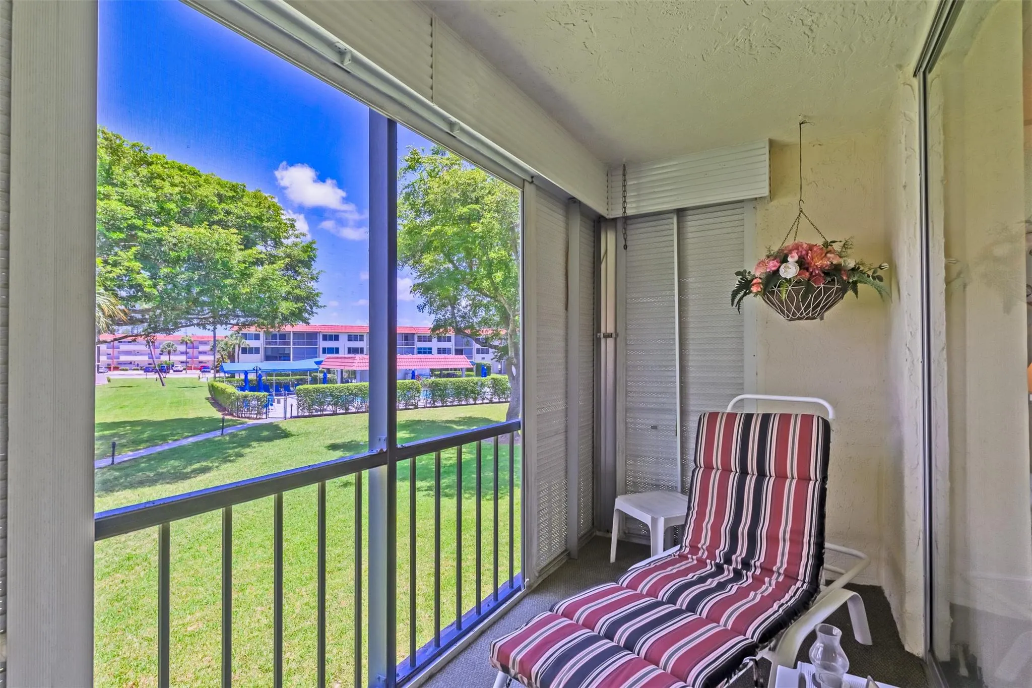 9511 N Hollybrook Lake Dr, #207