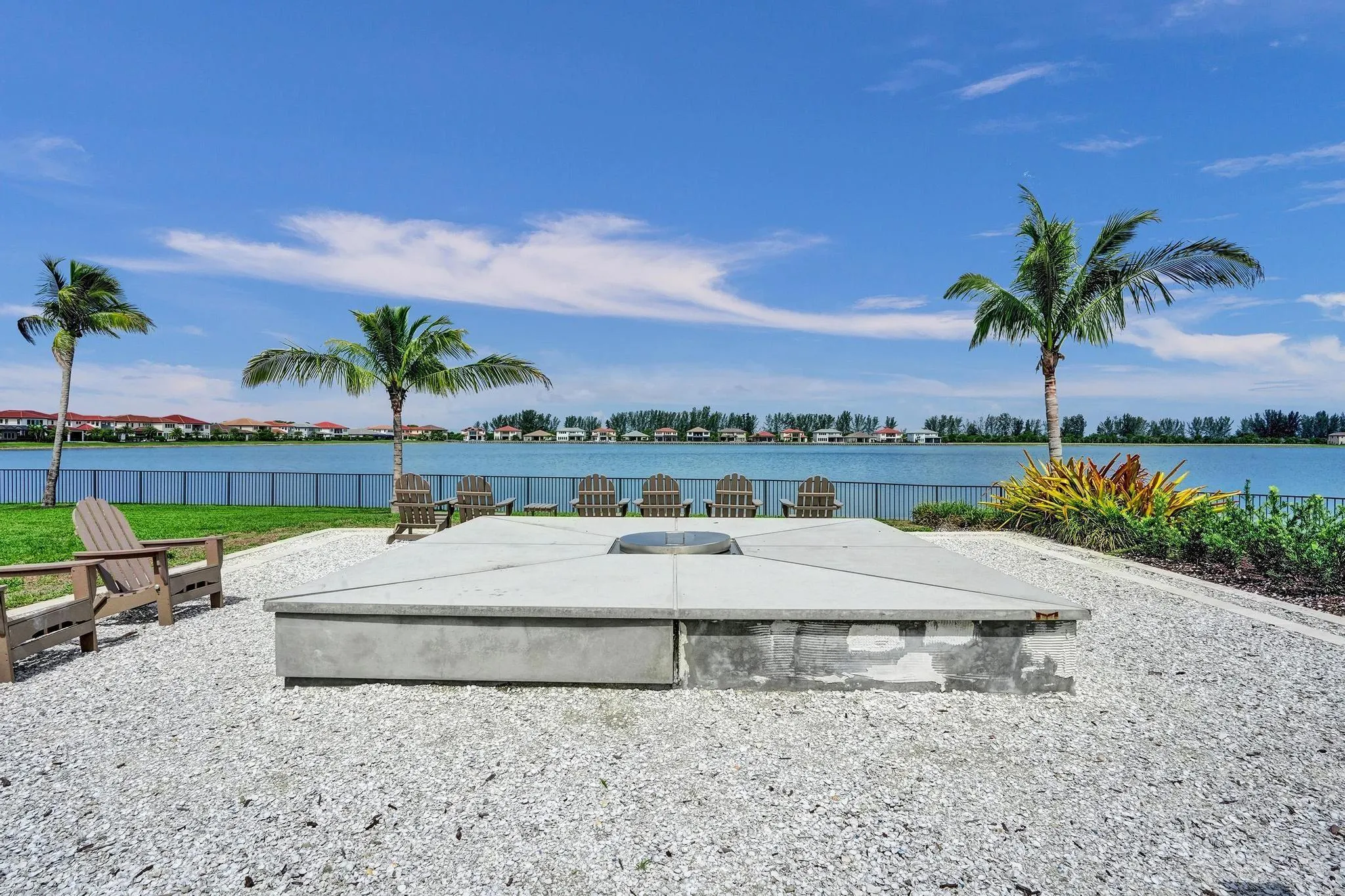 12855 Bayside Ct