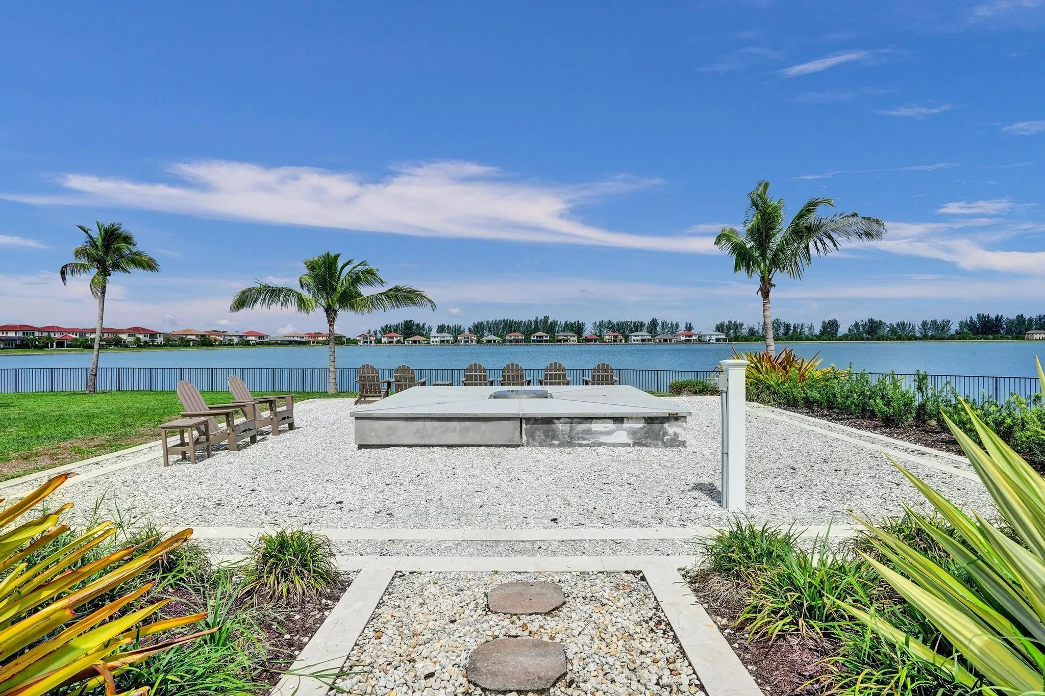 12855 Bayside Ct