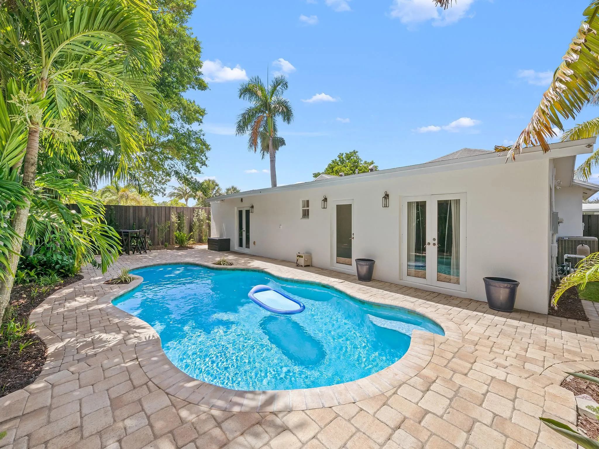 812 NW 26th St