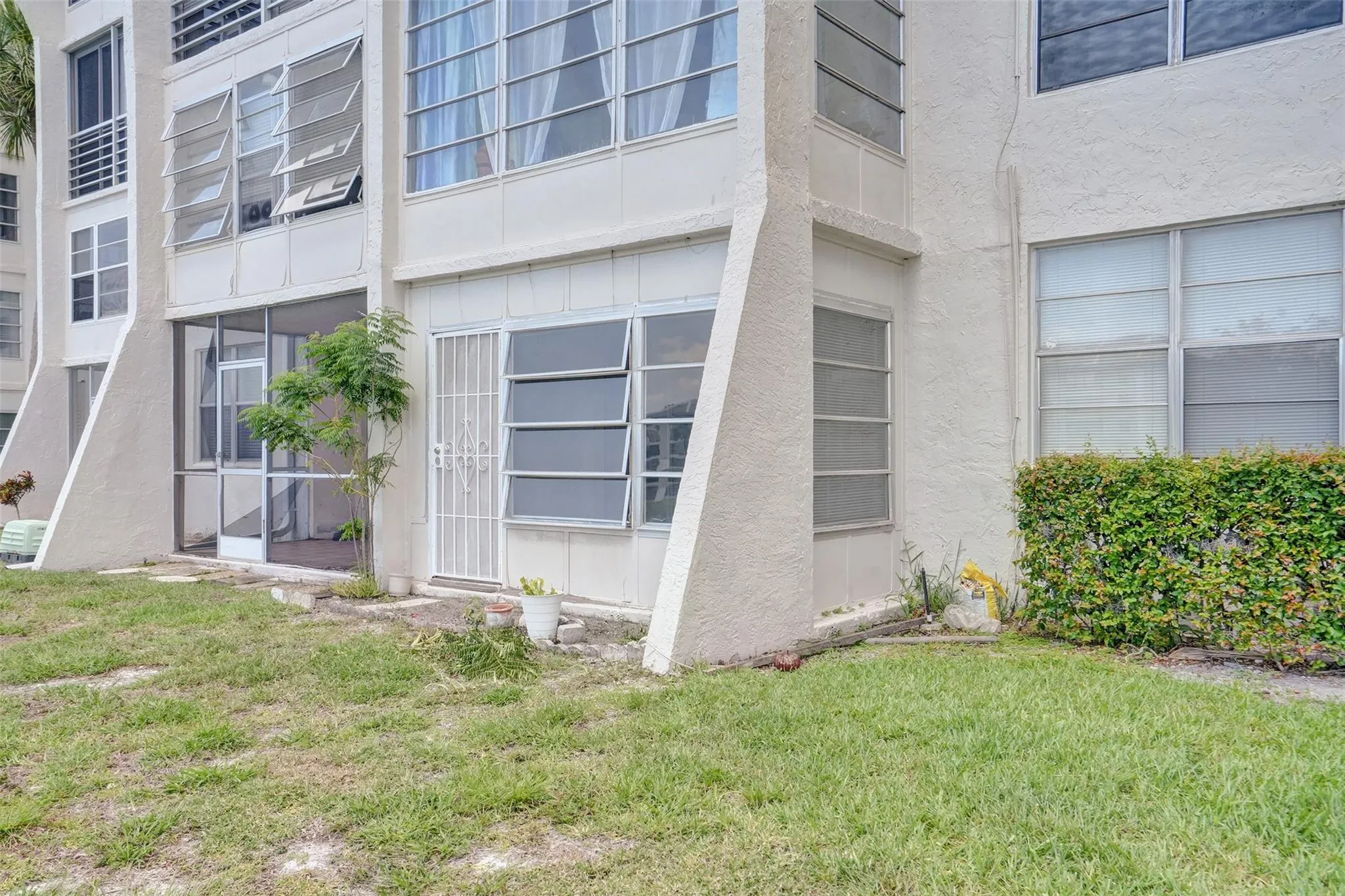 9440 Poinciana Pl, #101