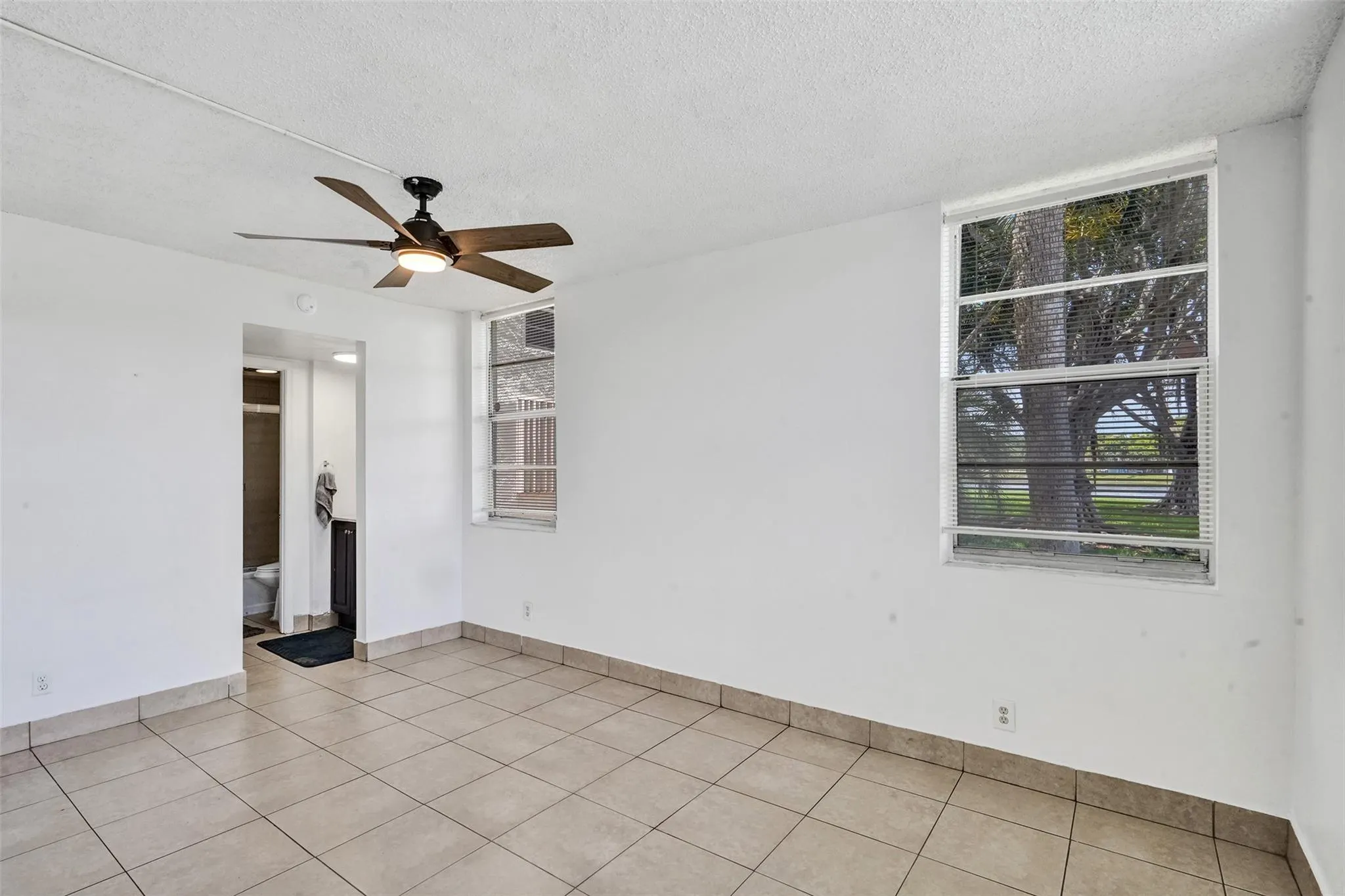 9440 Poinciana Pl, #101