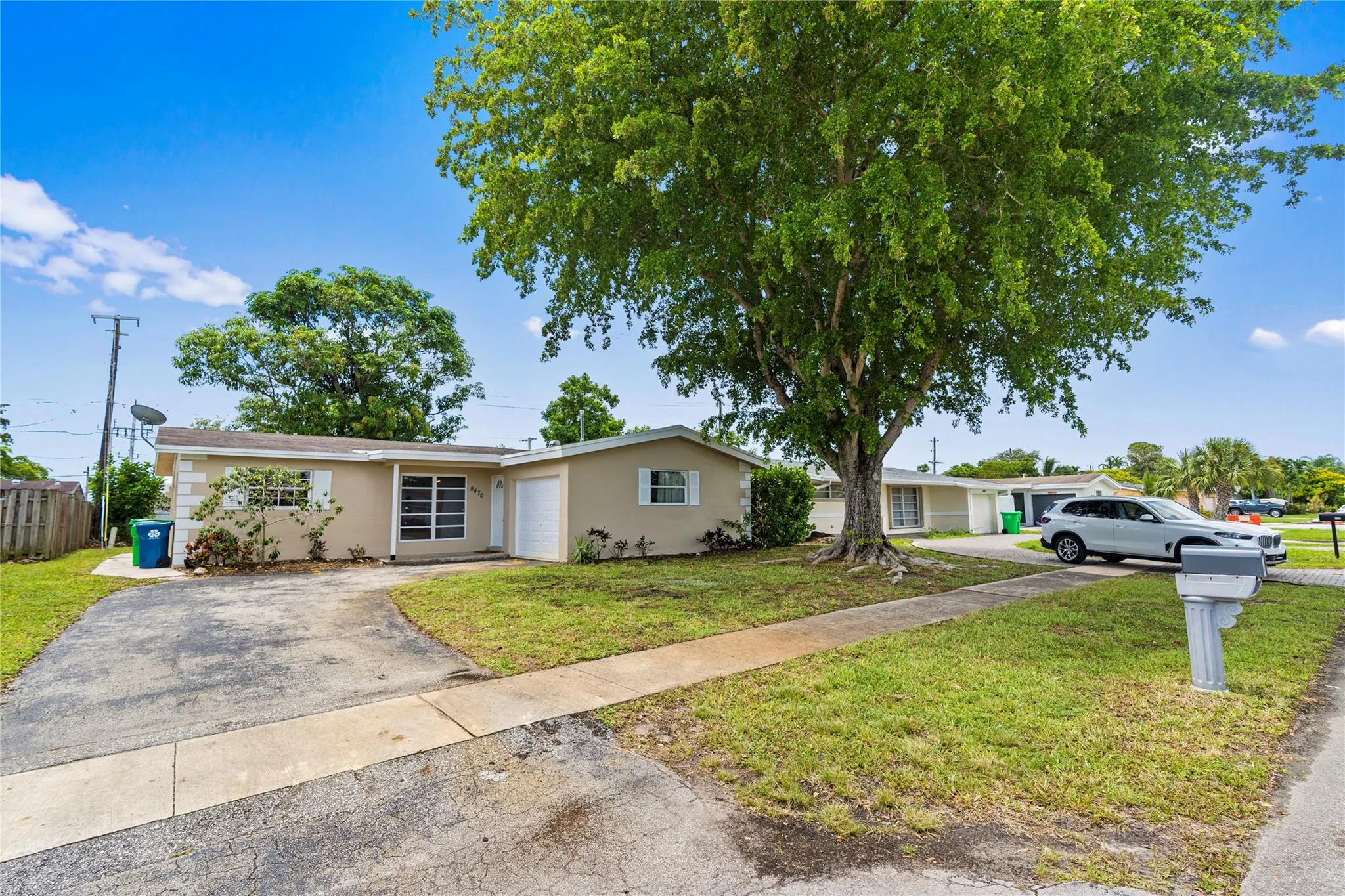 8470 NW 28th St