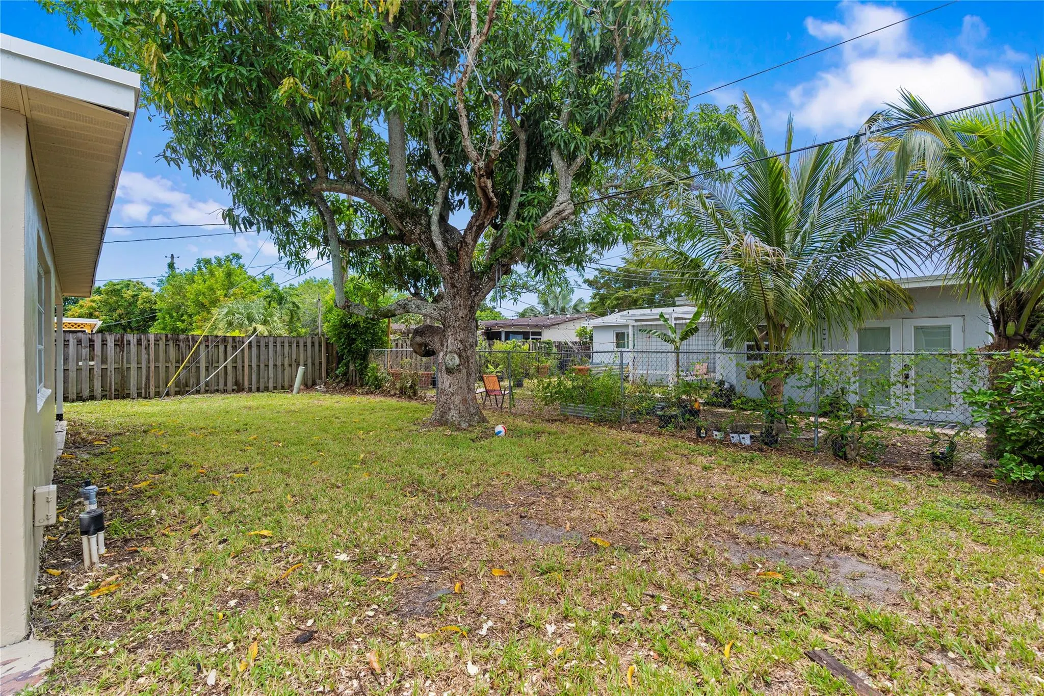 8470 NW 28th St