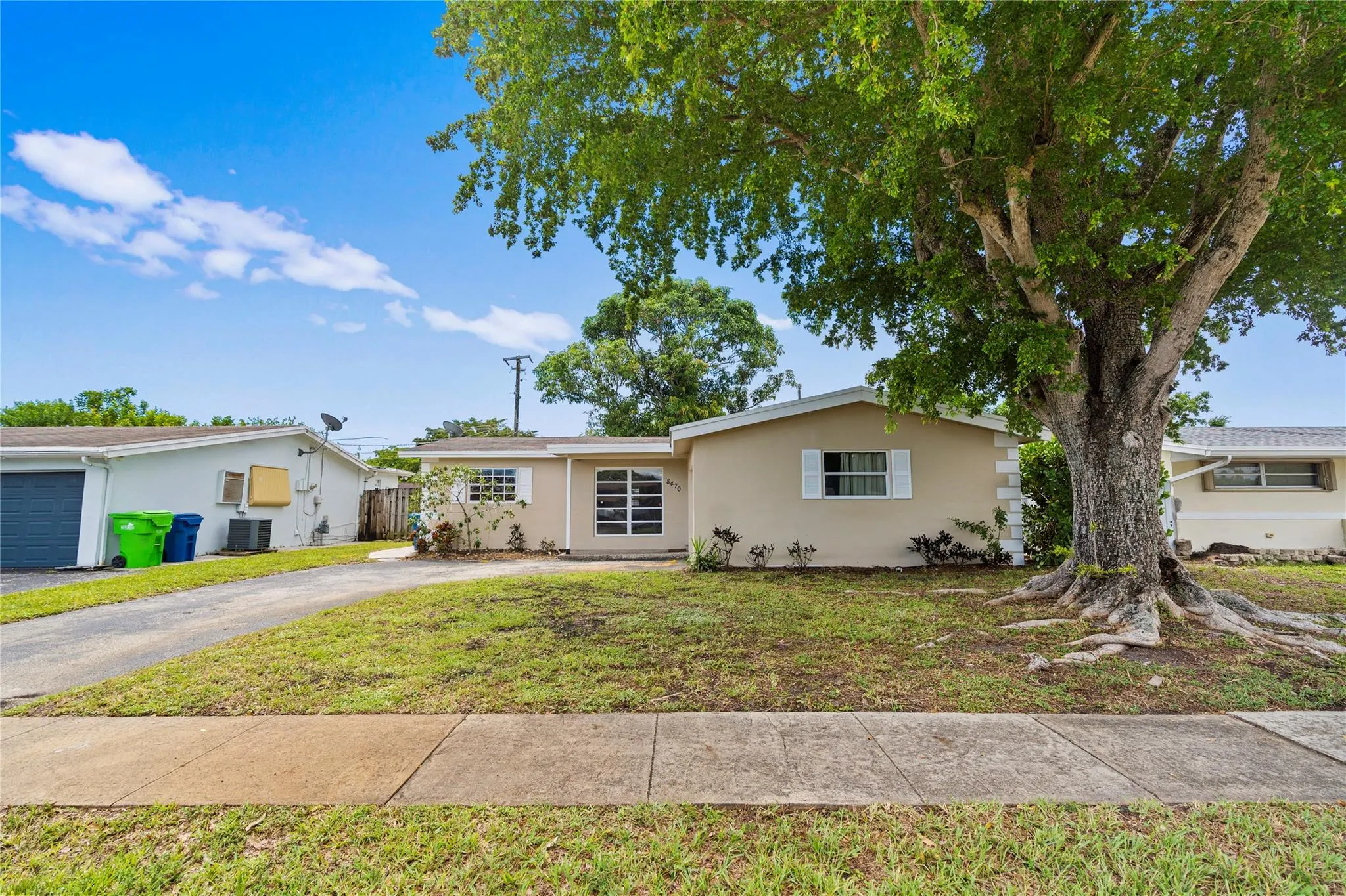 8470 NW 28th St