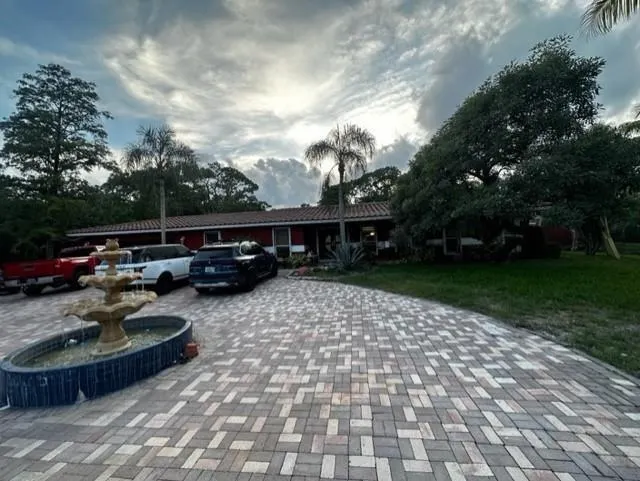 5800 Pinetree Rd