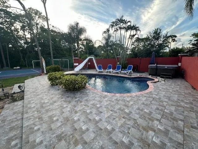 5800 Pinetree Rd