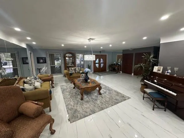 5800 Pinetree Rd