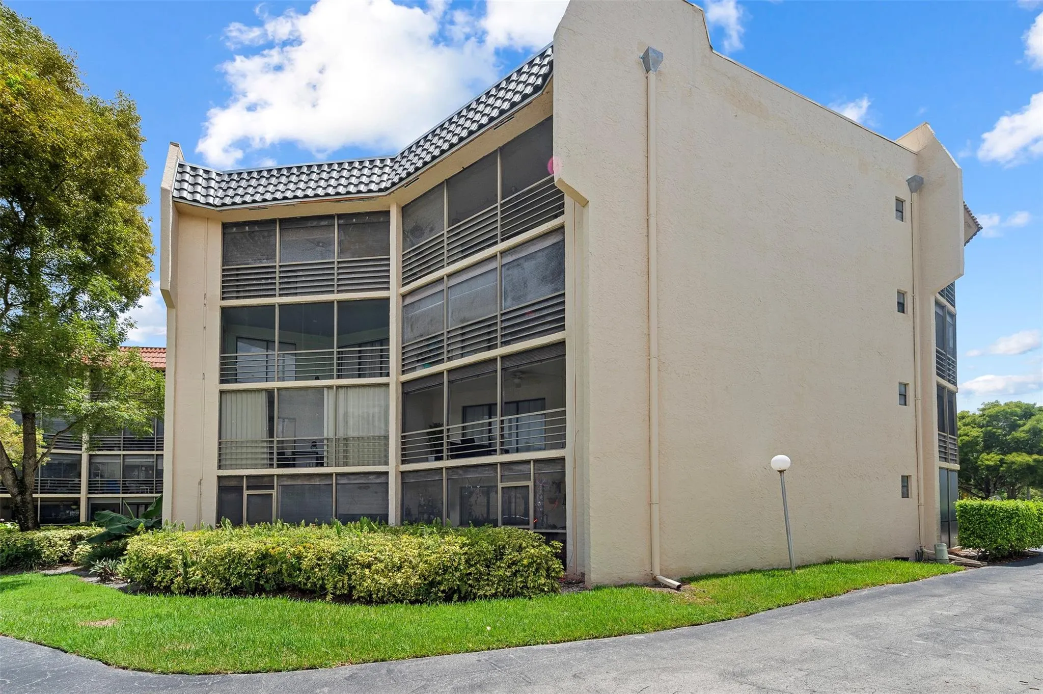6555 W Broward Blvd, #111