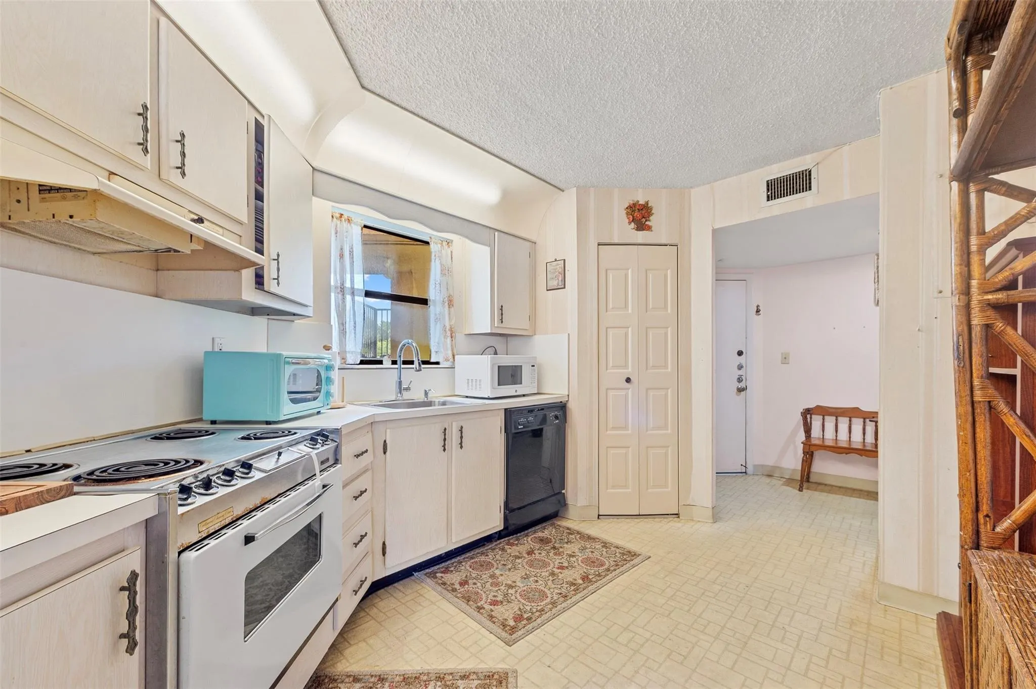 6555 W Broward Blvd, #111