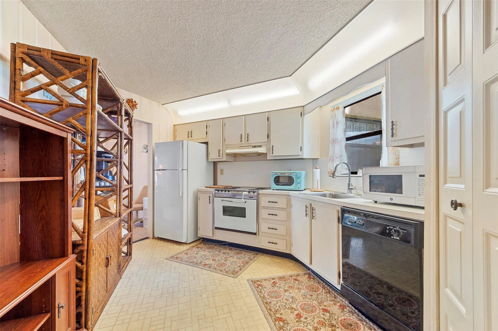 6555 W Broward Blvd, #111