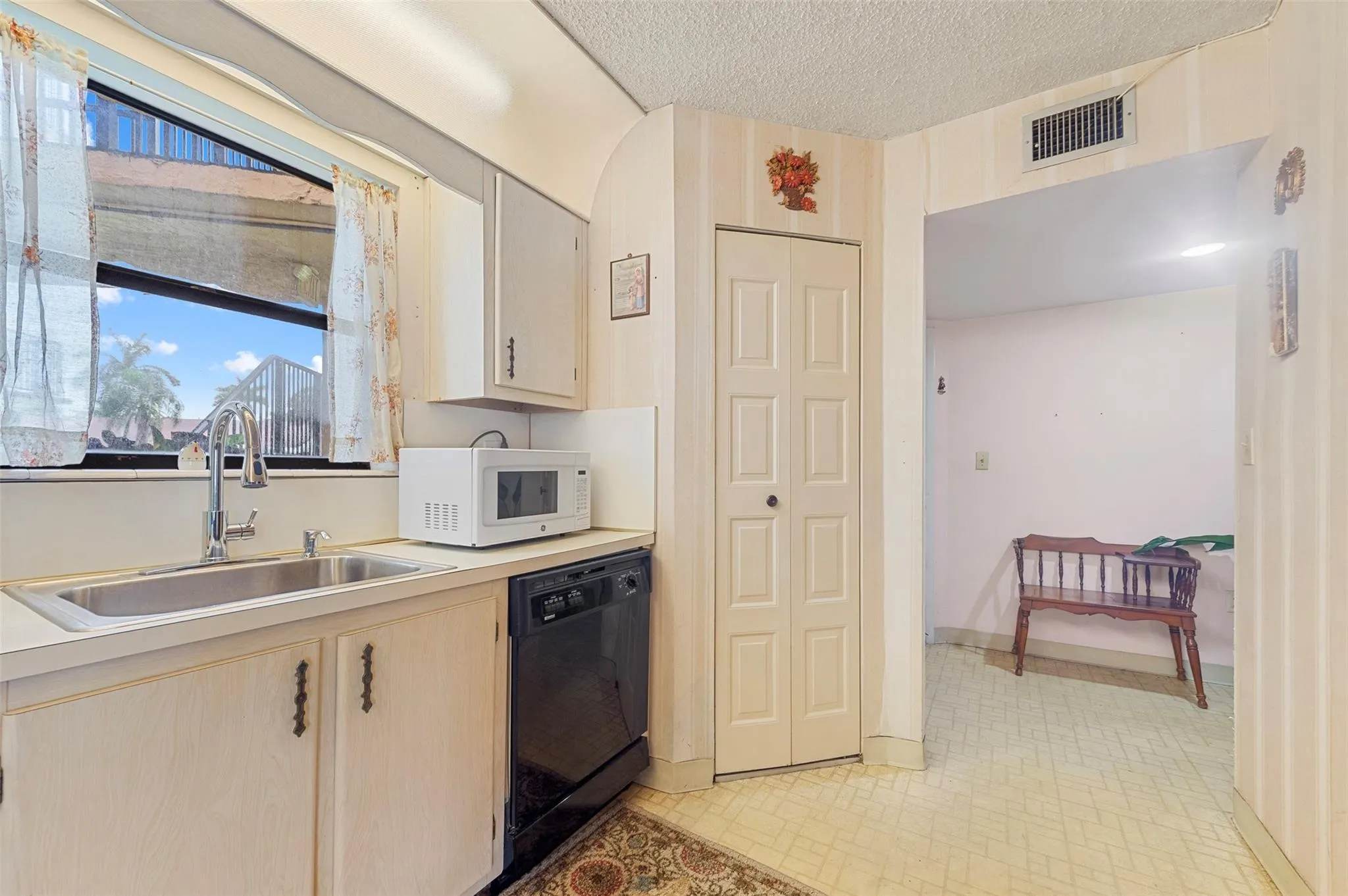 6555 W Broward Blvd, #111
