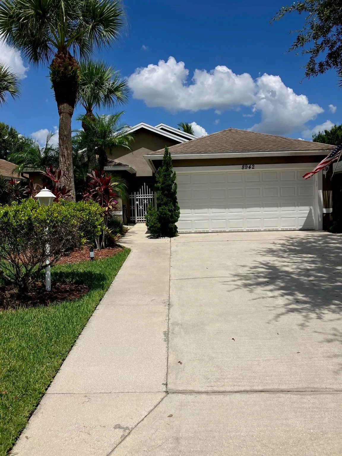 8942 SW Bonneville Dr