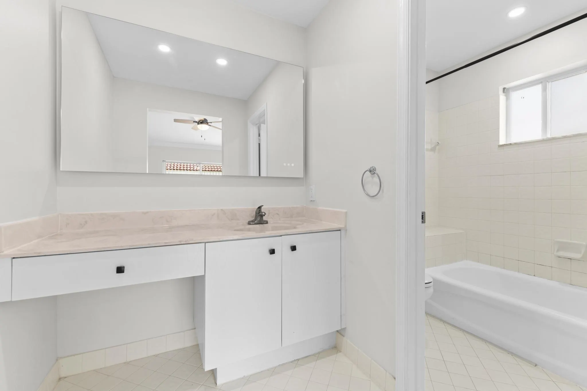 1425 Majesty Ter