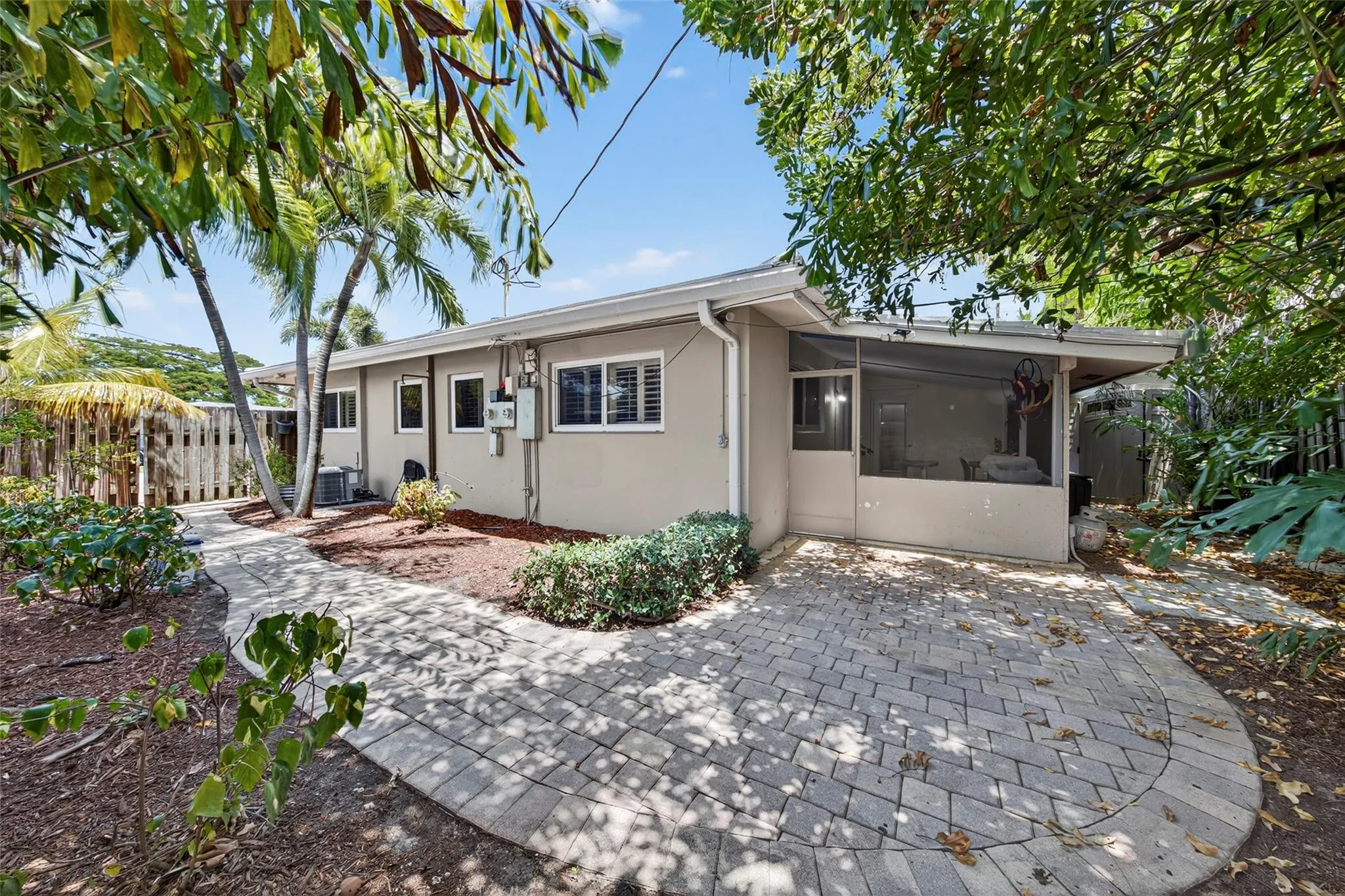 2115 NE 15th Ave