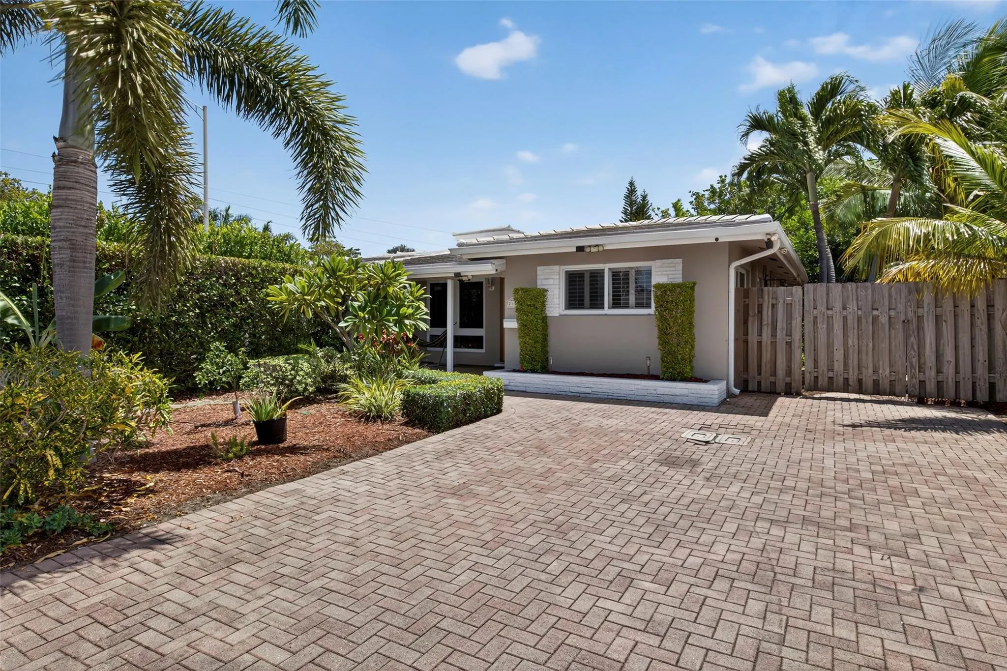 2115 NE 15th Ave