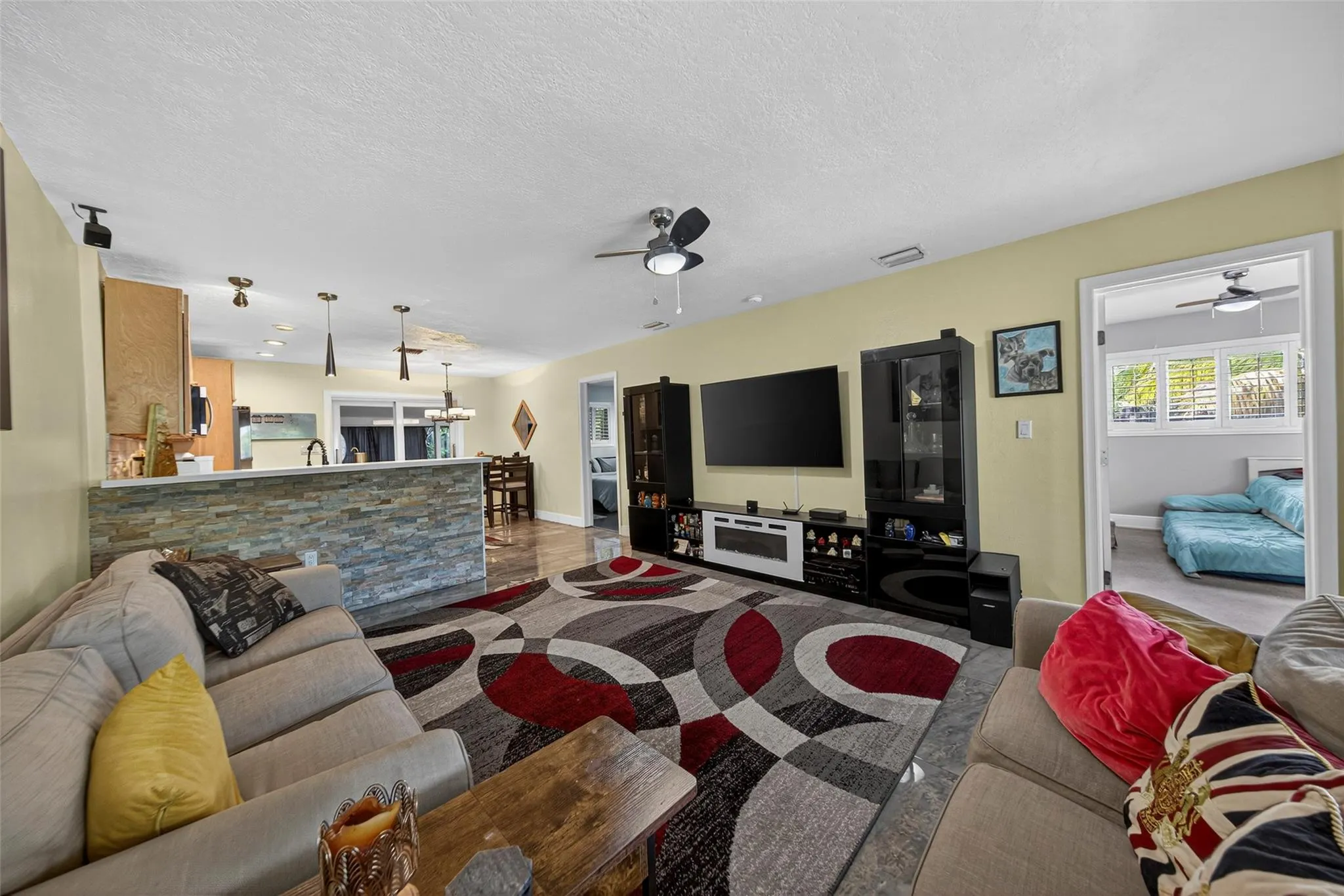 2115 NE 15th Ave
