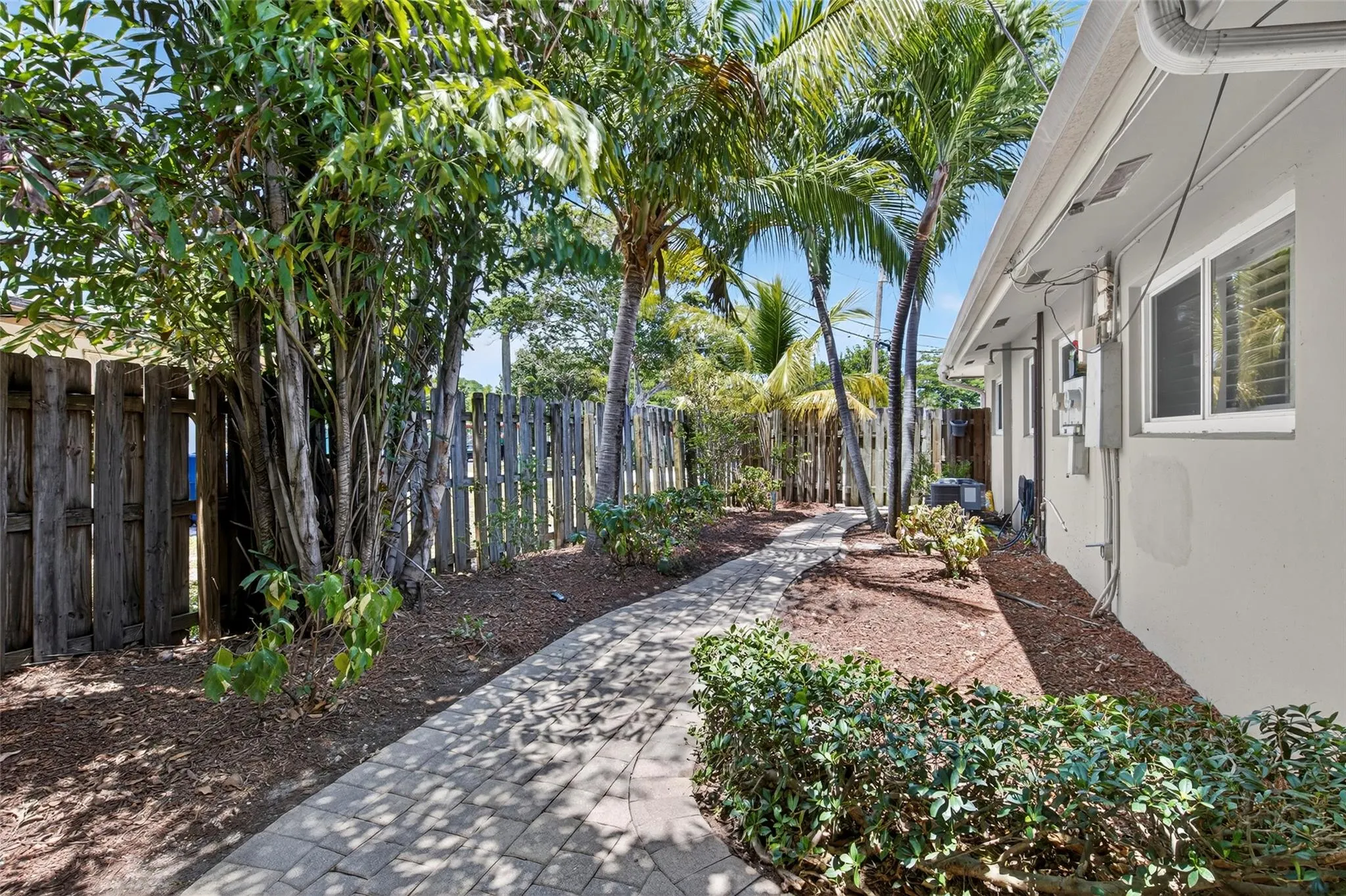 2115 NE 15th Ave