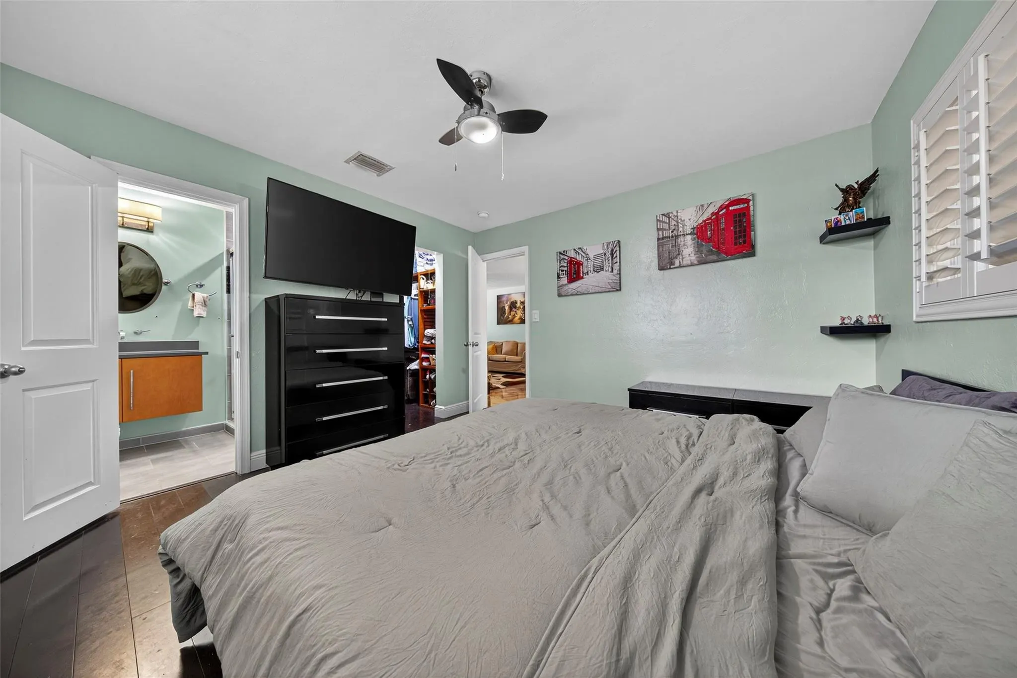 2115 NE 15th Ave