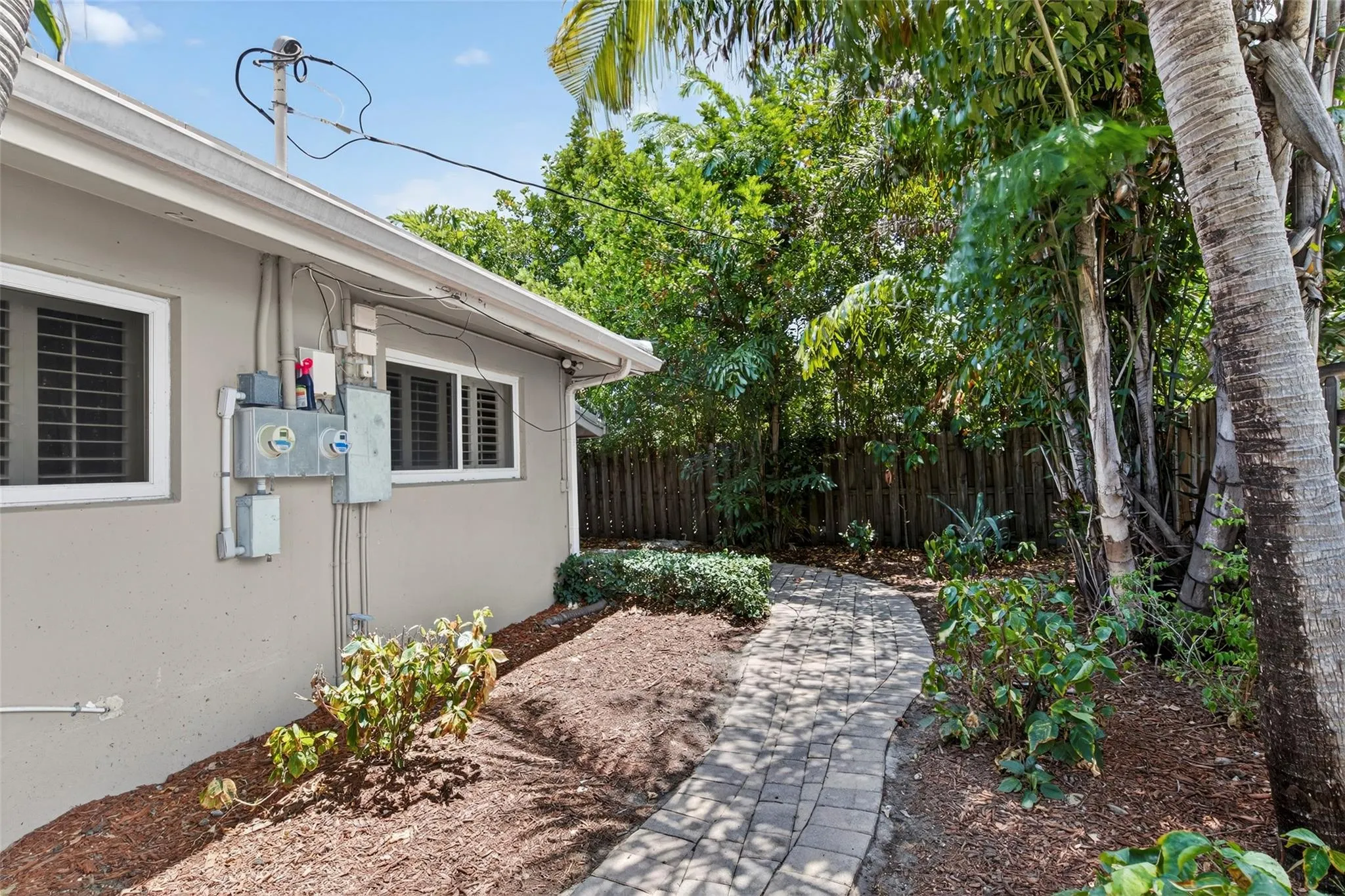 2115 NE 15th Ave