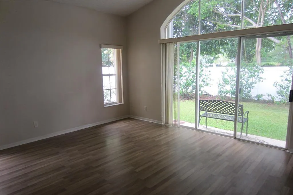 802 Garnet Cir