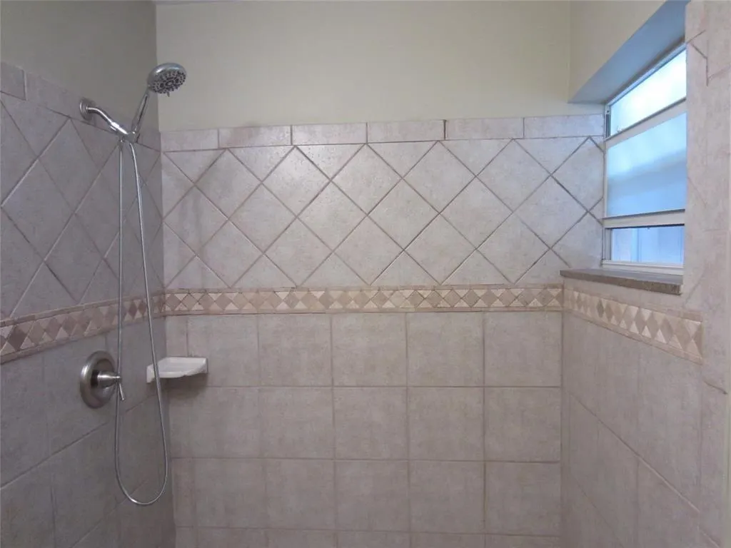 802 Garnet Cir
