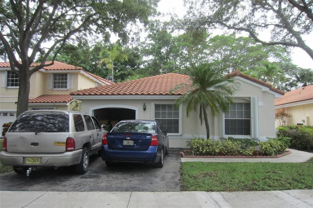 802 Garnet Cir