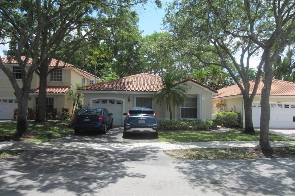 802 Garnet Cir