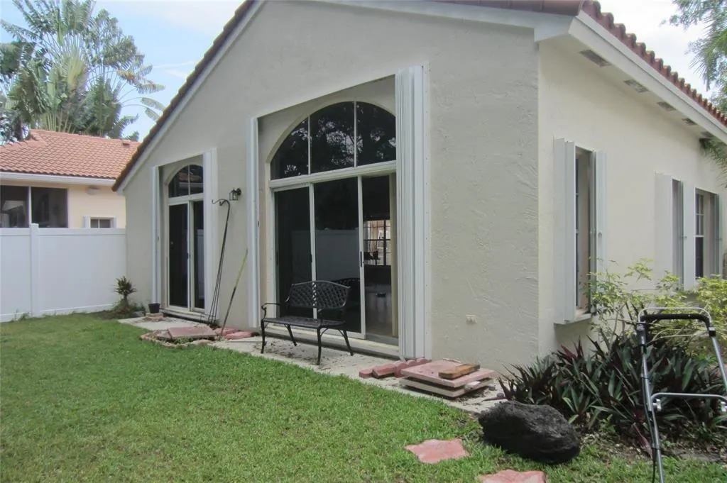 802 Garnet Cir