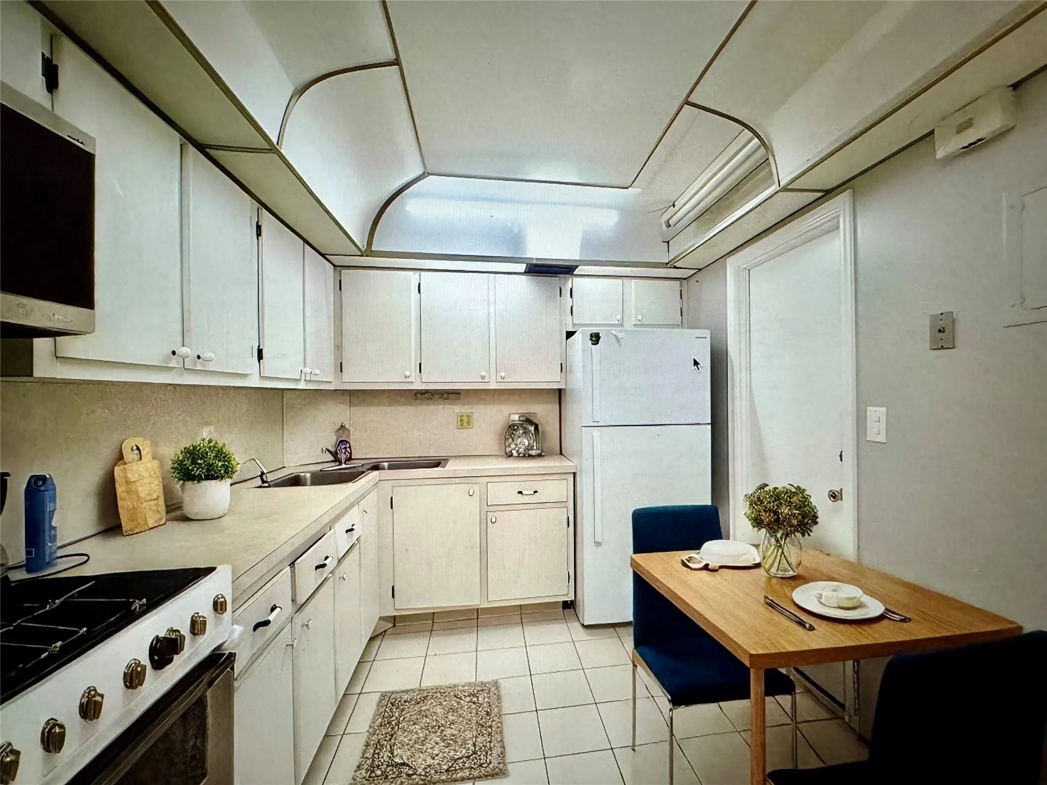 12 NE 19th Ct, #204A
