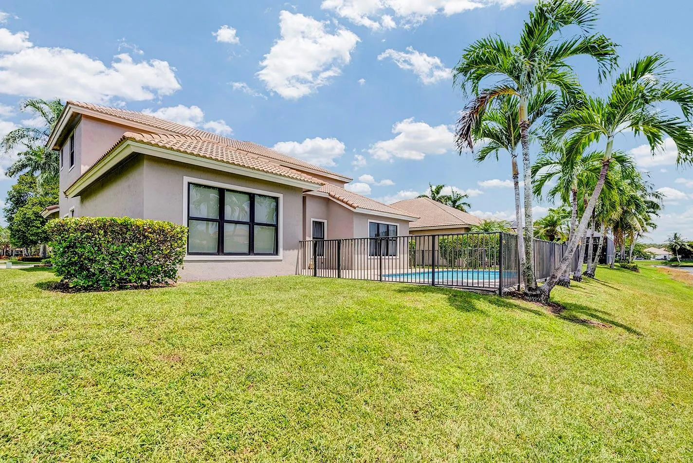 6437 NW 108th Ter