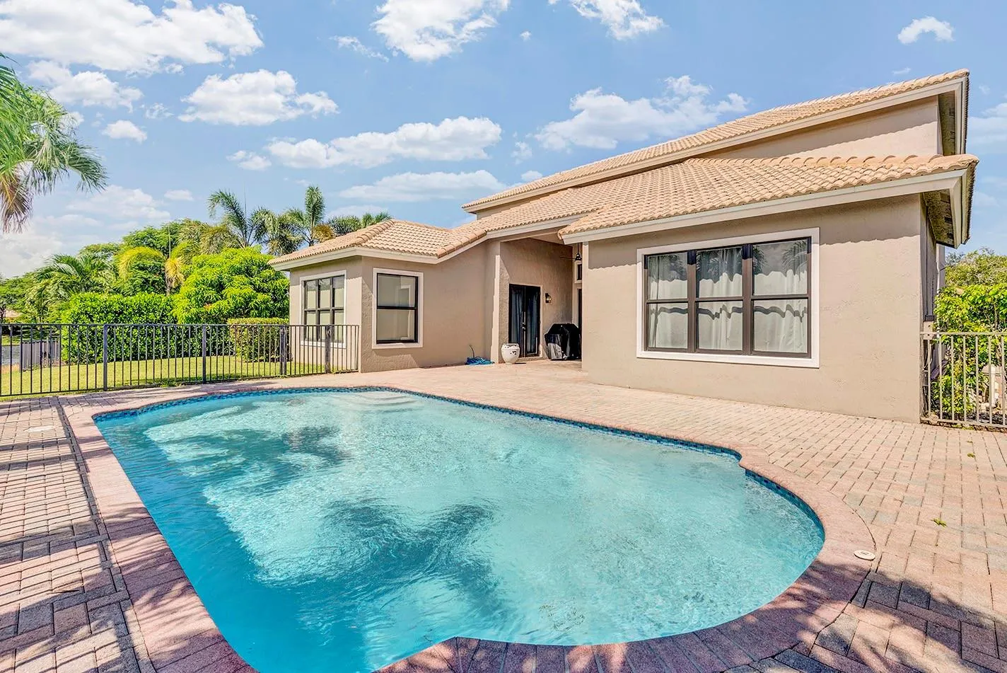 6437 NW 108th Ter