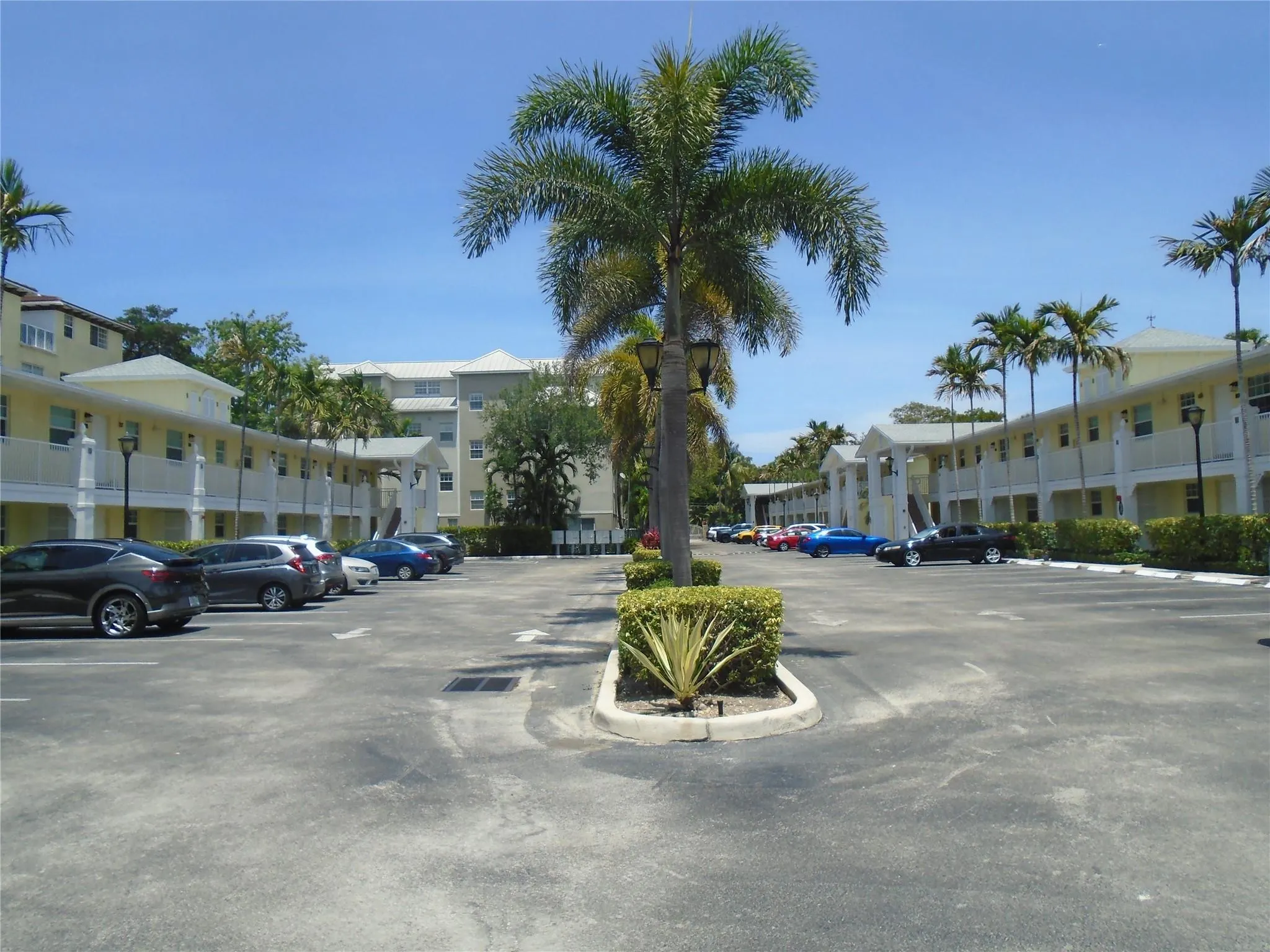2660 NE 8th Ave, #208