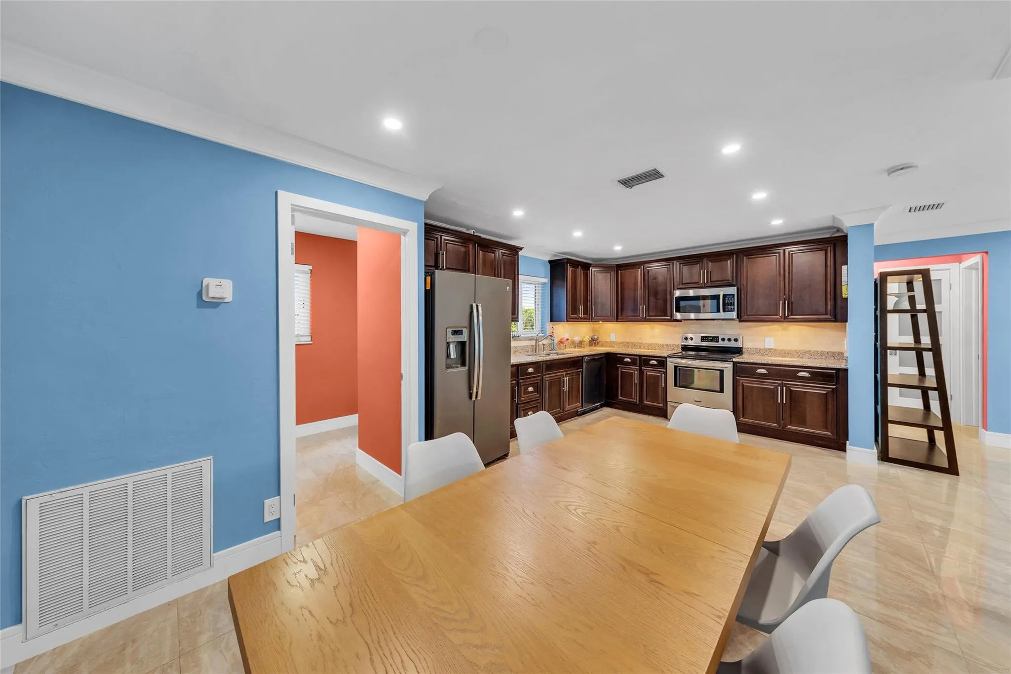 2108 NE 11th Ave