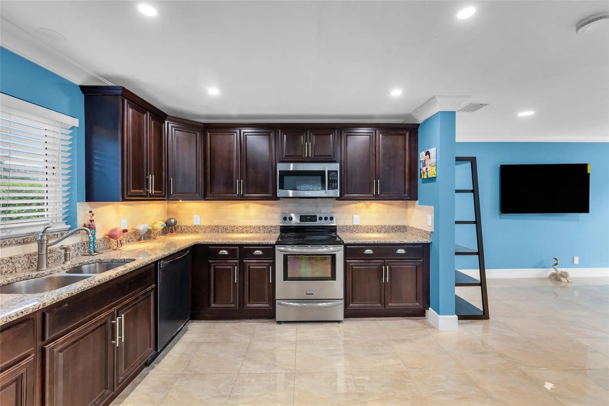 2108 NE 11th Ave