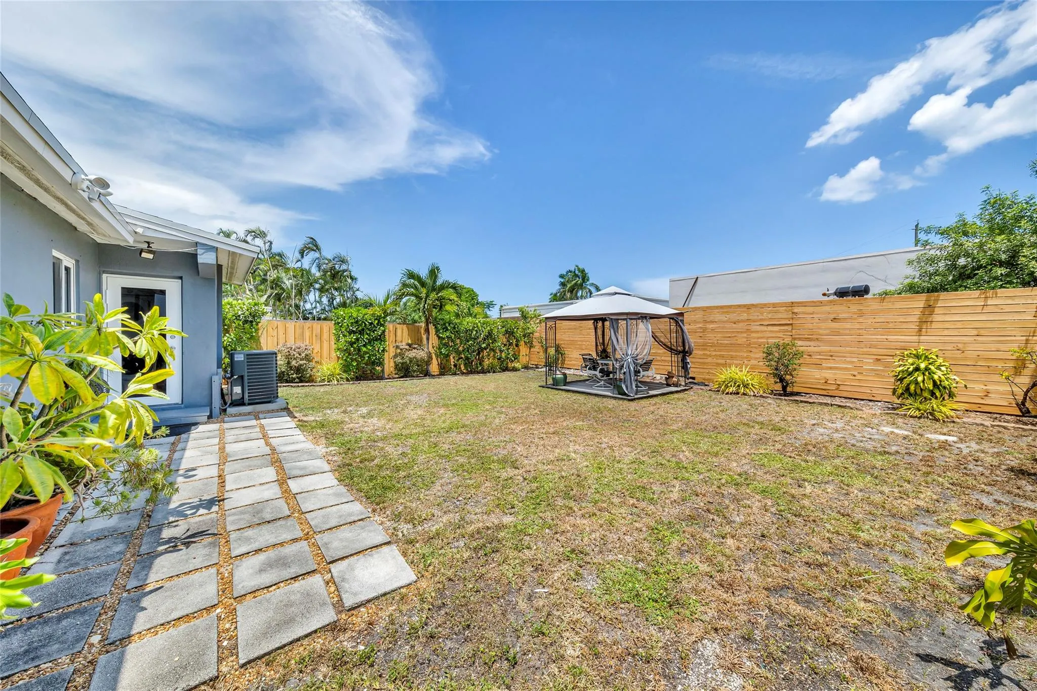 2108 NE 11th Ave