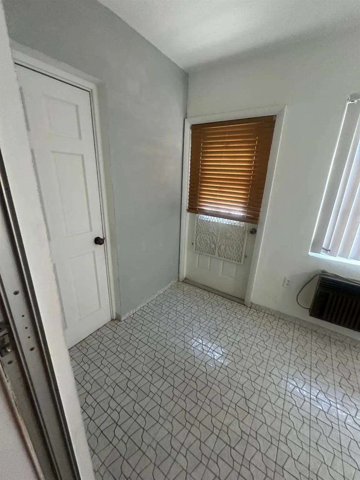 251 NE 187th St, #803