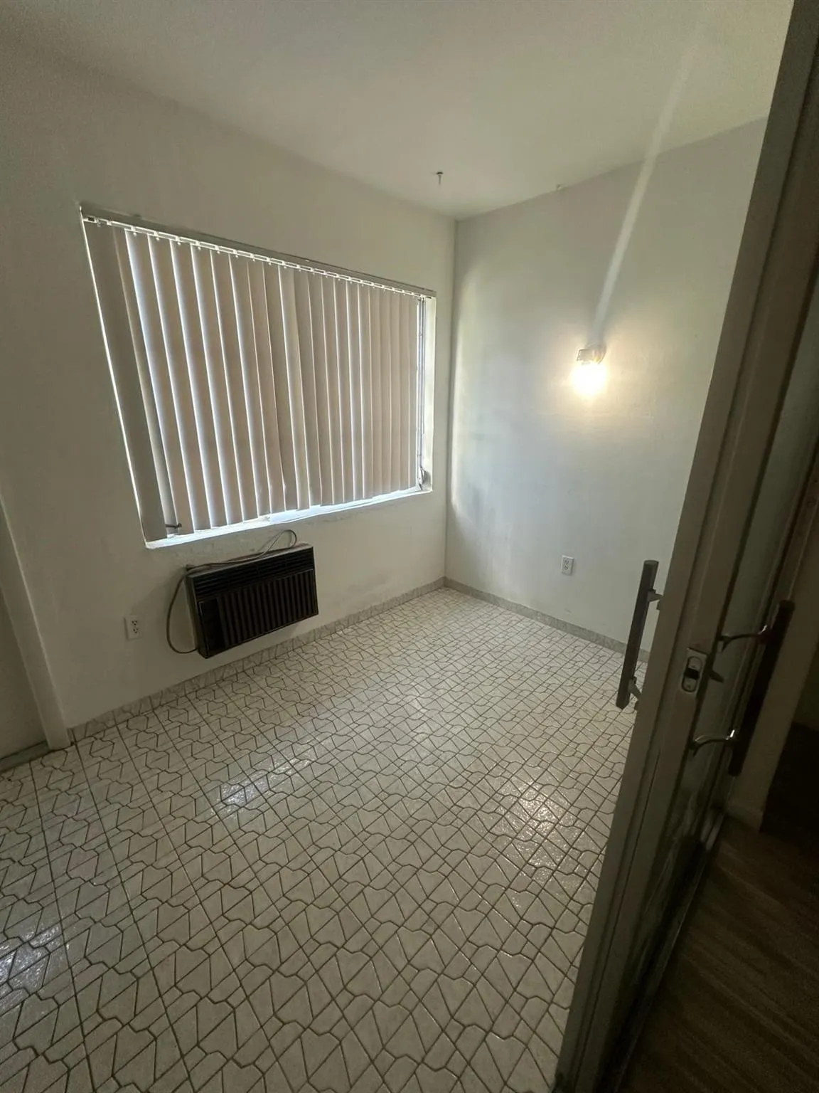 251 NE 187th St, #803