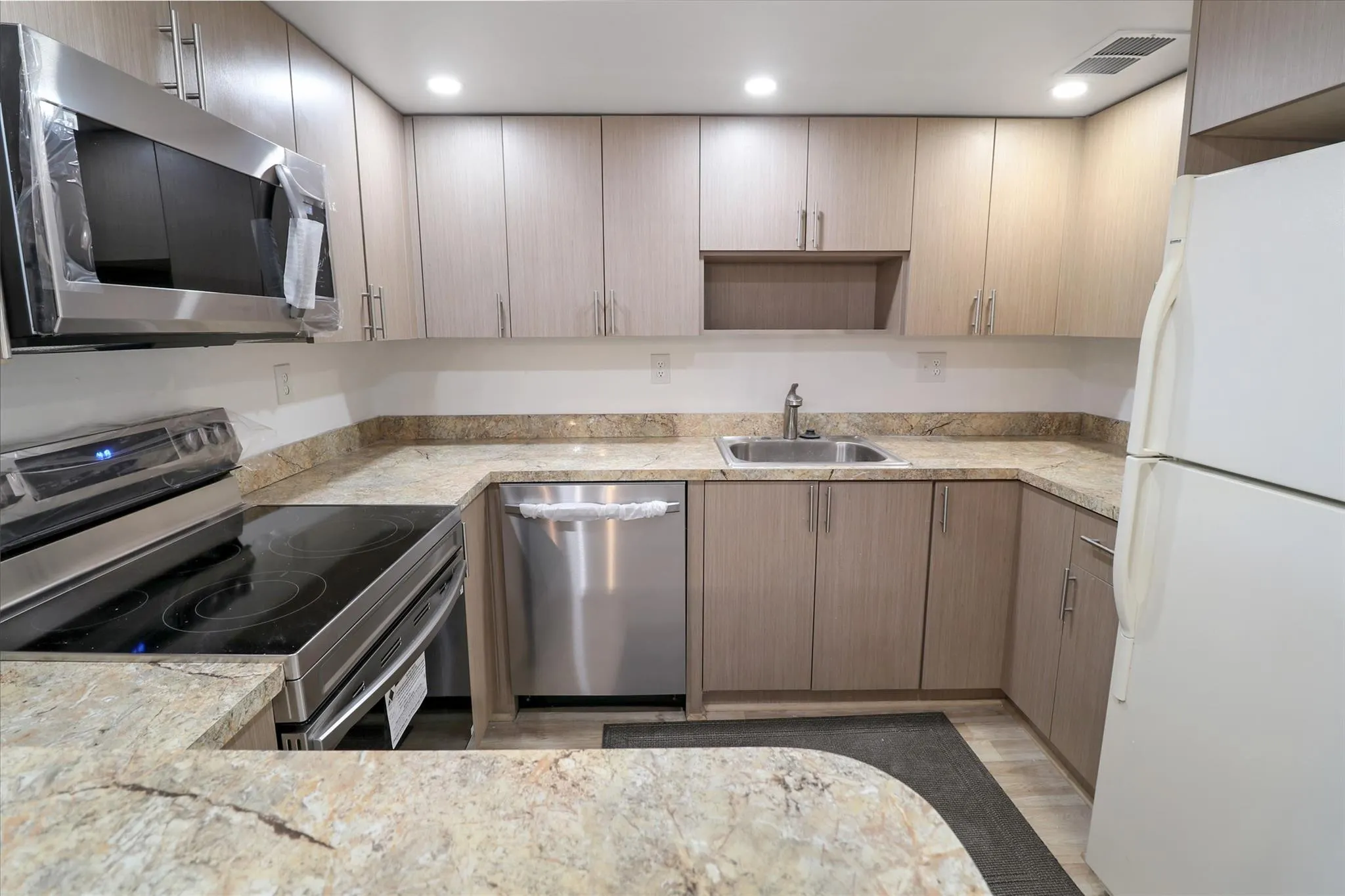 3300 W Rolling Hills Cir, #503
