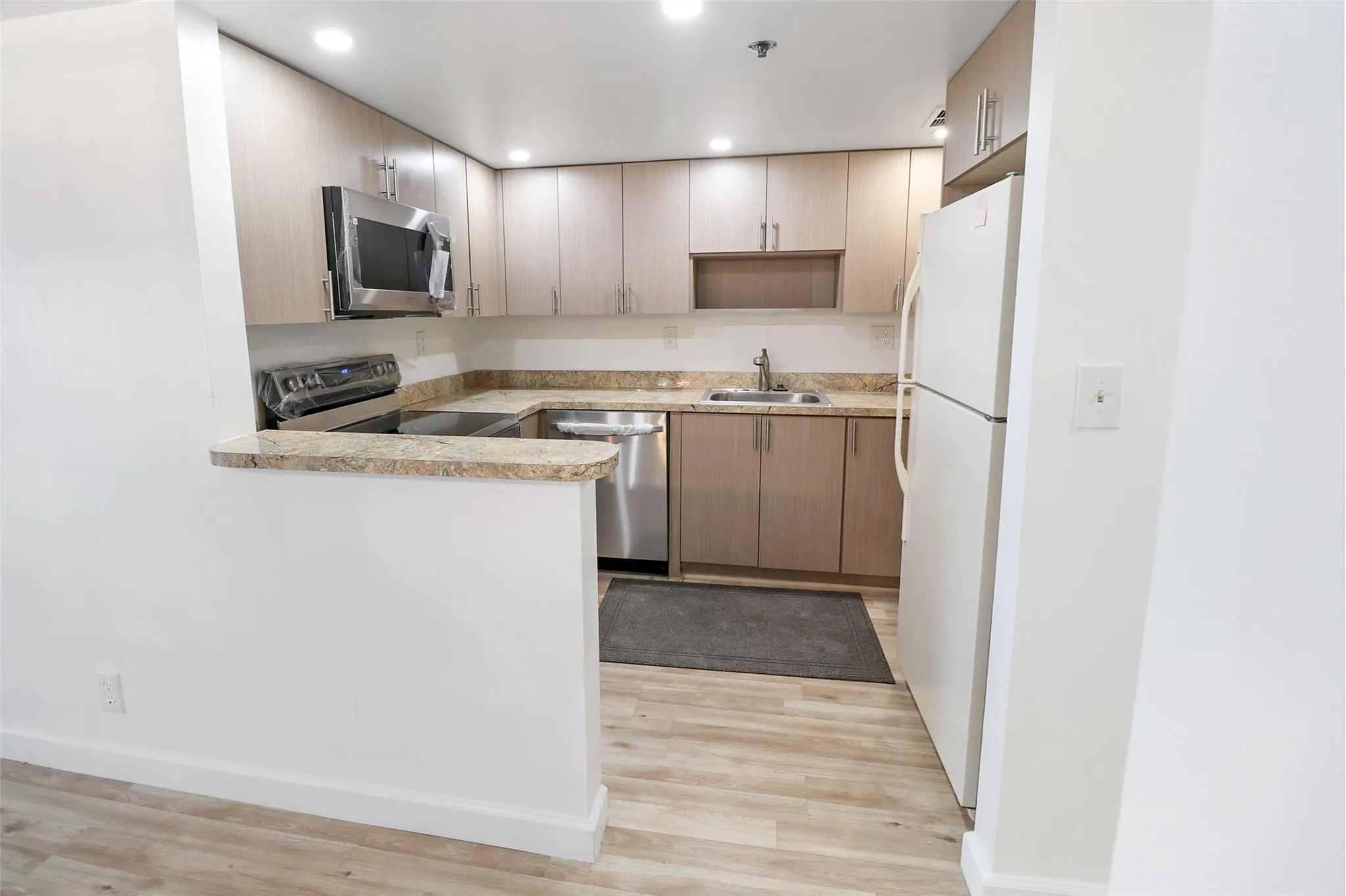 3300 W Rolling Hills Cir, #503